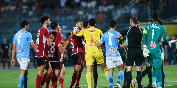 أخبار الدوري | عقوبات الأهلي وبيراميدز: إيقاف ٣ لاعبين وقرارات صادمة للخطيب